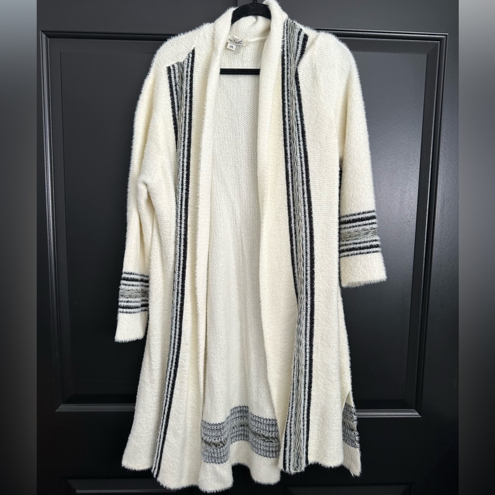 Simply Noelle White and Black Cardigan